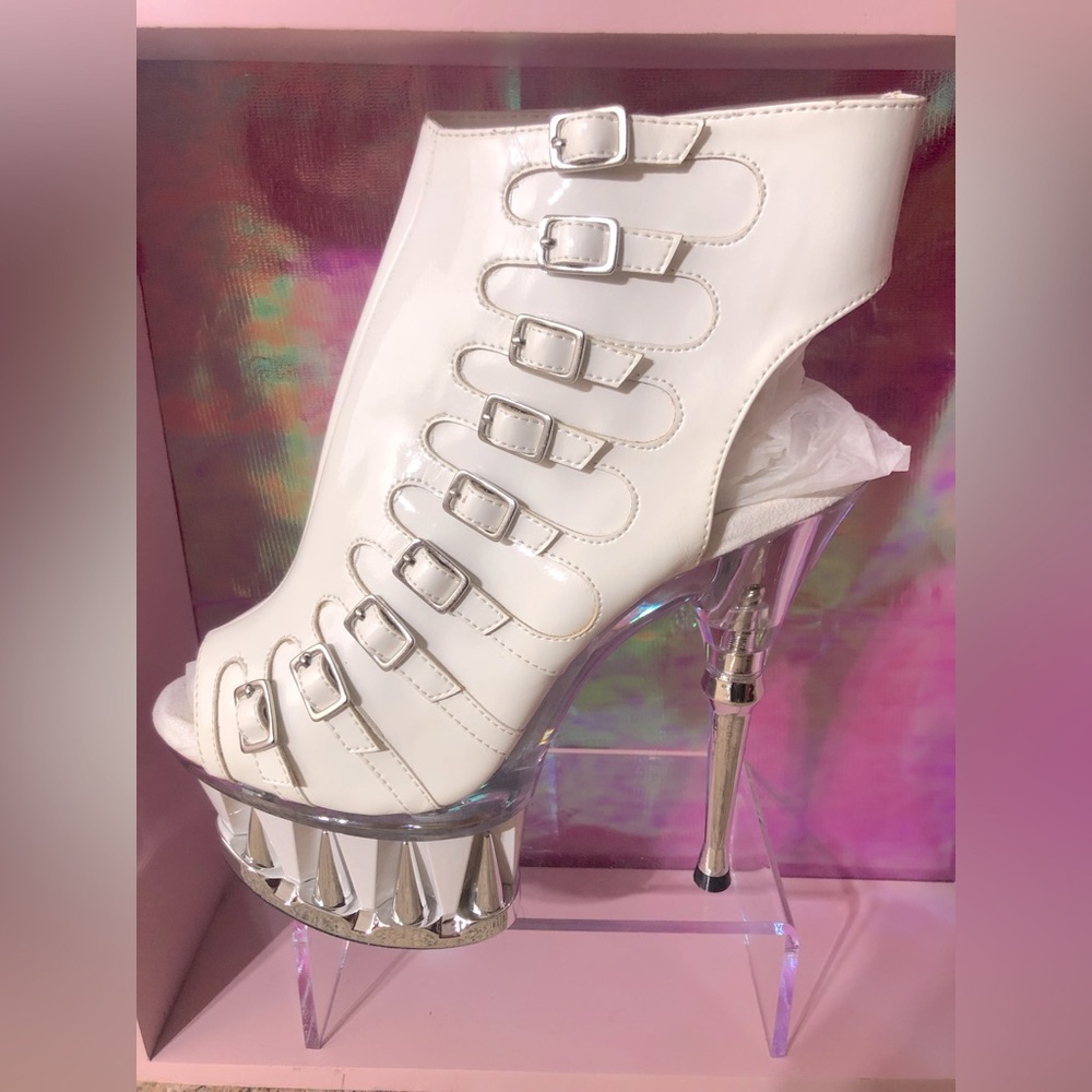 Laura Kotonica heels